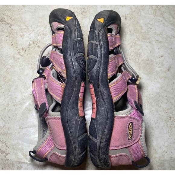 Keen Newport H2 Pink/Gray Waterproof Closed-Toe Sandals Gorpcore Hiking Comfort - Picture 6 of 9